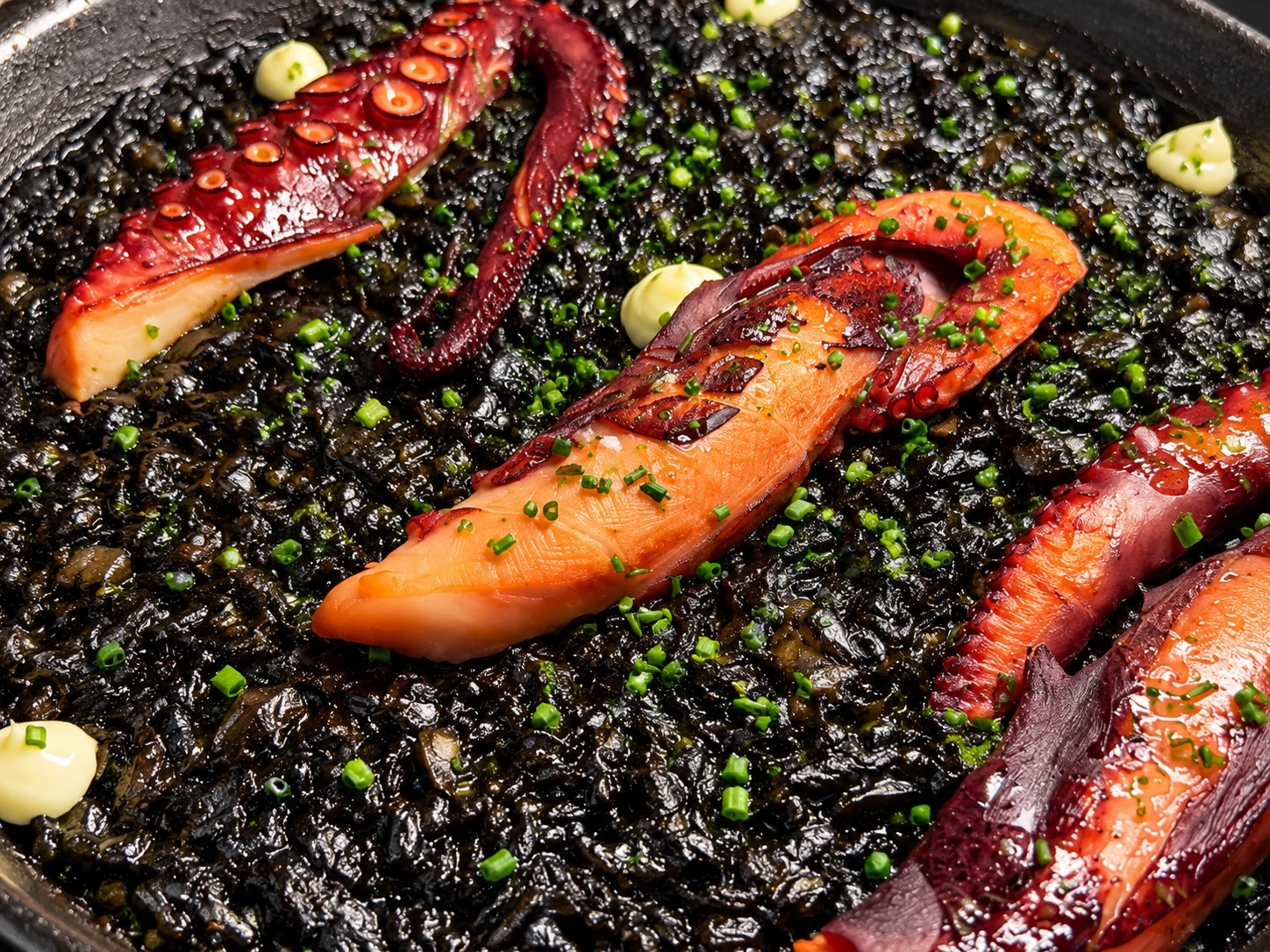 Arroz negro con calamar